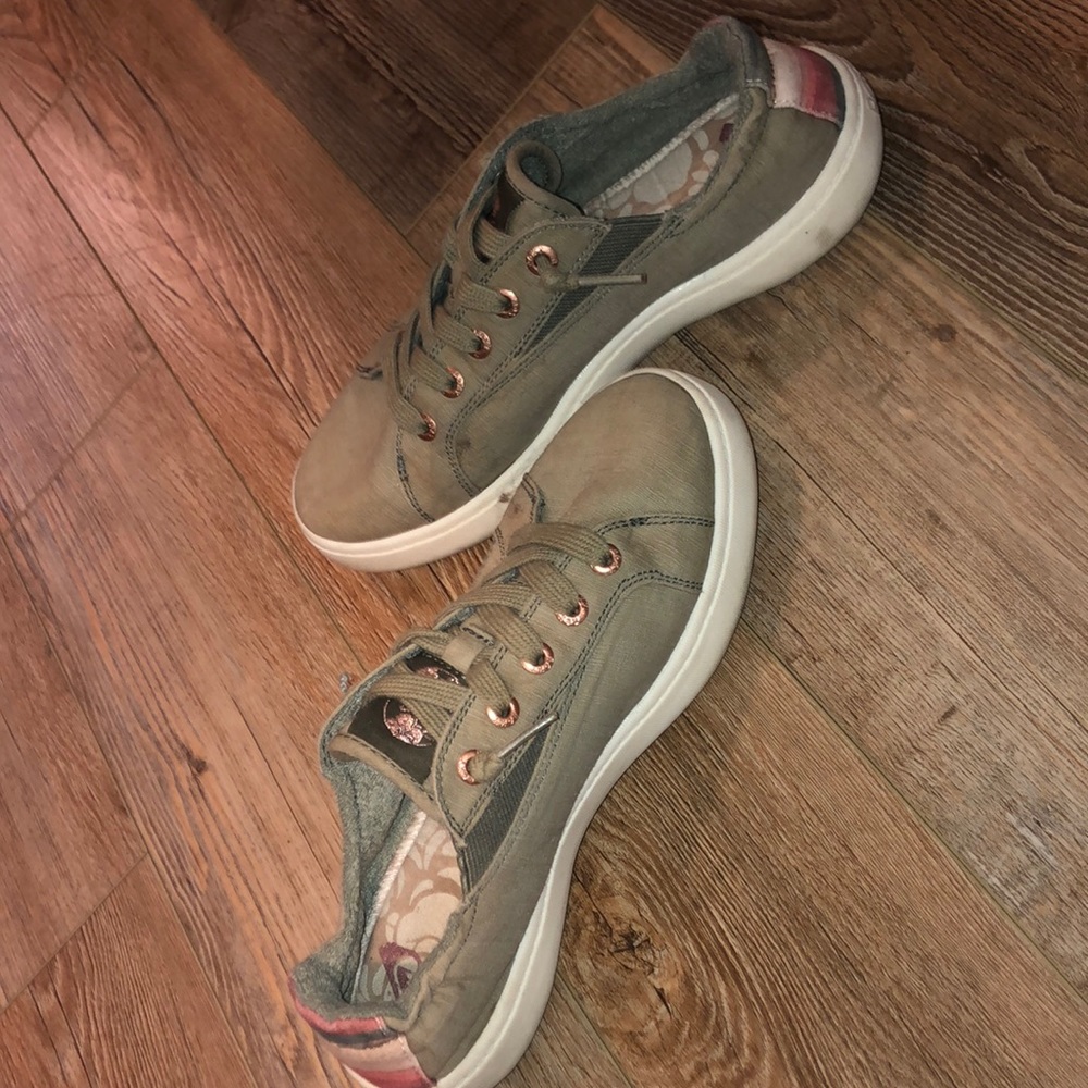 Roxy shoes